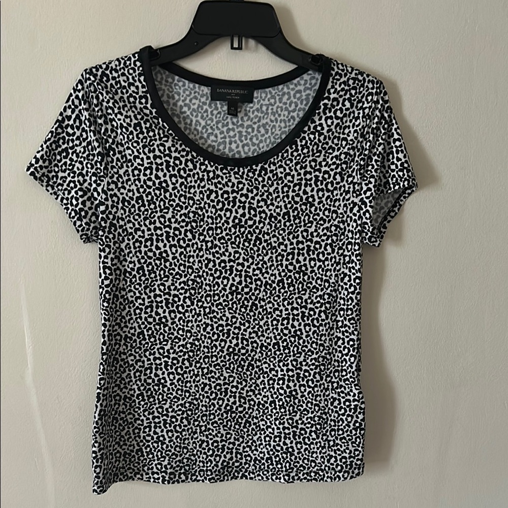 Banana Republic Black and White Leopard Print Short Sleeve Top